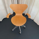 Arne Jacobsen Series 7 Swivel Adjustable Armchair Model 3217 Fritz Hansen