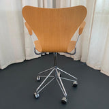 Arne Jacobsen Series 7 Swivel Adjustable Armchair Model 3217 Fritz Hansen