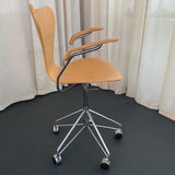 Arne Jacobsen Series 7 Swivel Adjustable Armchair Model 3217 Fritz Hansen