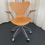 Arne Jacobsen Series 7 Swivel Adjustable Armchair Model 3217 Fritz Hansen