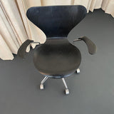 Arne Jacobsen Black Series 7 Swivel Adjustable Armchair Model 3217 Fritz Hansen
